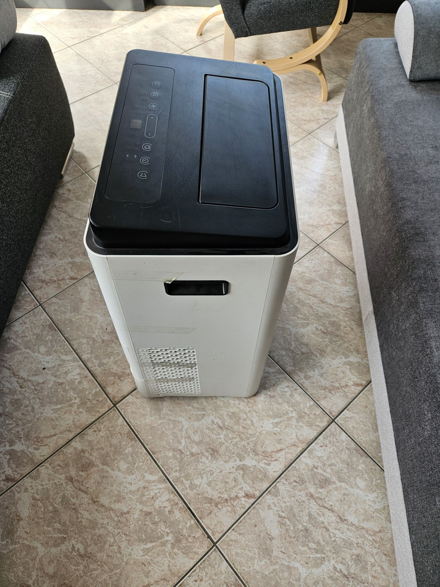 Klimatyzator przenośny Midea 3900 W