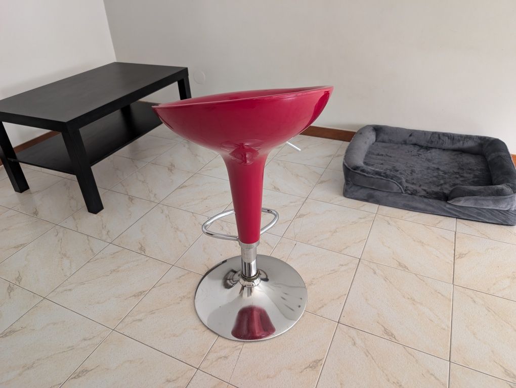Cadeira Alta Bar/Cozinha Giratória – Vermelha e Cromada