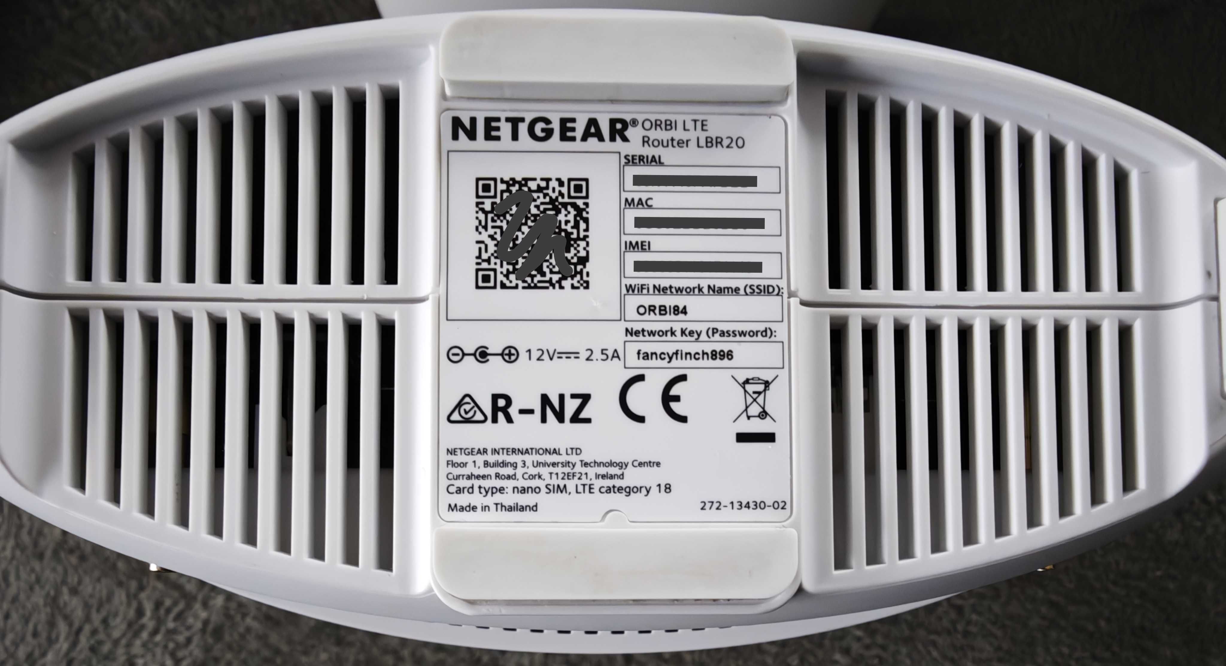 Zestaw MESH WiFi Netgear 4k LTE+ / router LBR20 + satelita RBS50