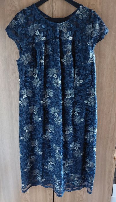 Granatowa / ciemno niebieska sukienka z pięknym haftem i srebrną nitką