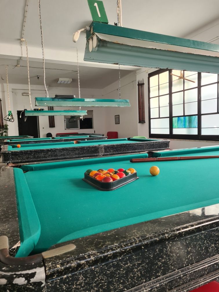 Vendo mesa/s de snooker com acessorios
