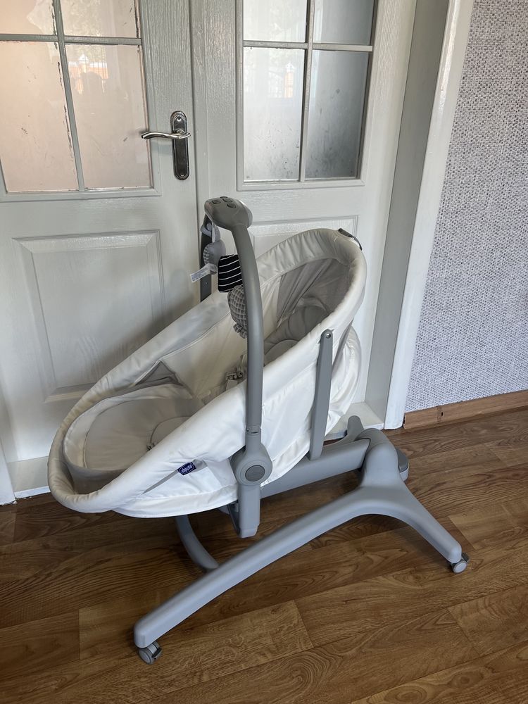 Chicco Baby Hug 4 in 1 з матрасиком і фірмовими простирадлами