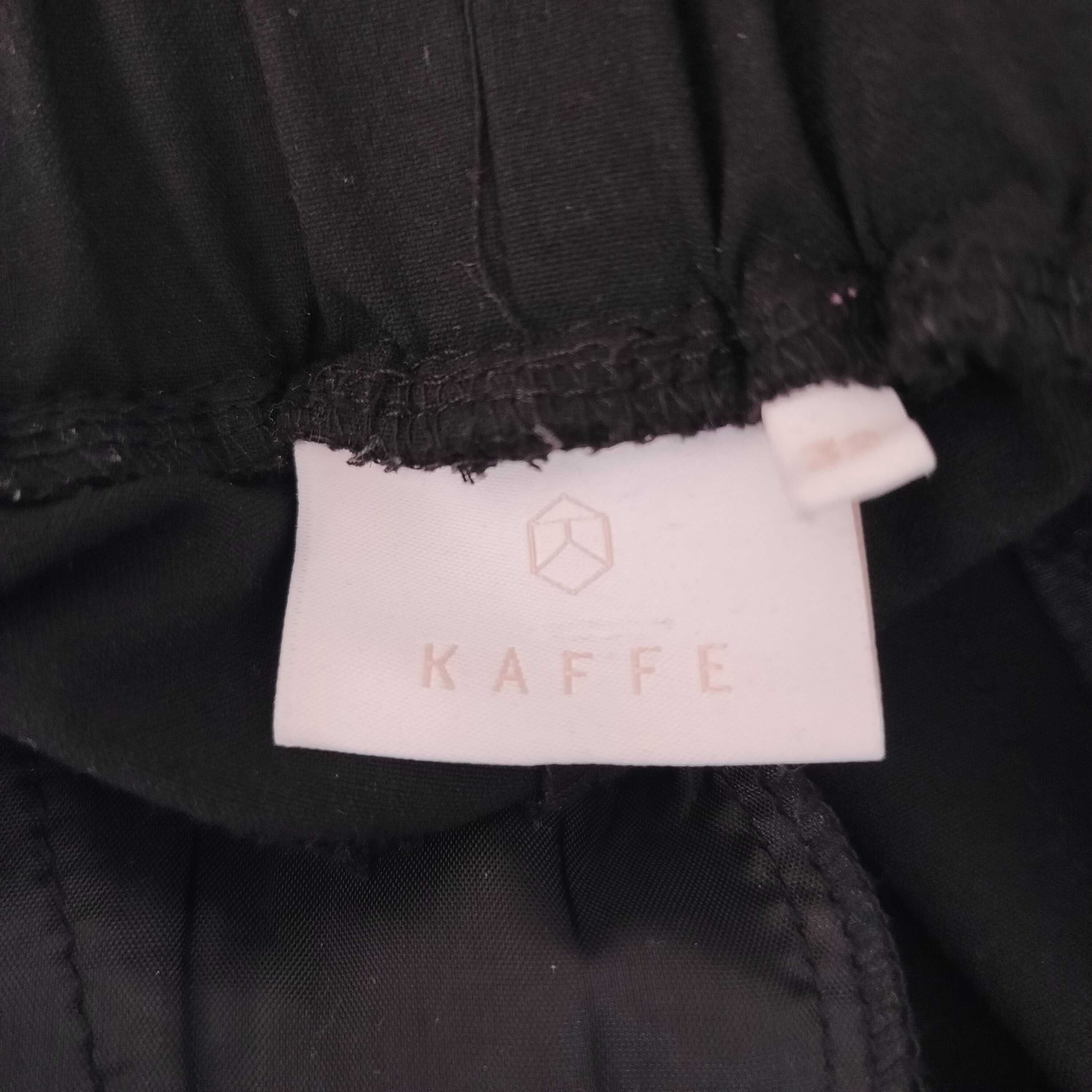 Spodnie krótkie damskie firmy Kaffe rozm. 32