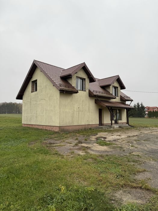 Budynek usługowo-mieszkalny – Wólka Ostrożeńska, przy trasie S17