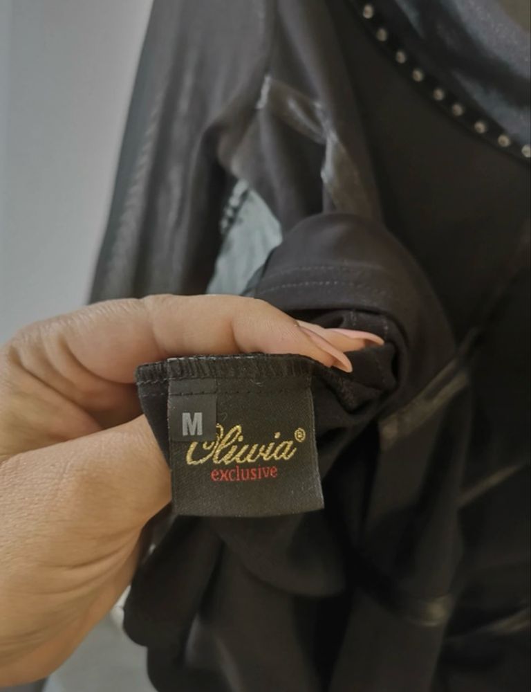 Czarna elegancka bluzka z siateczkowymi rękawami M/L