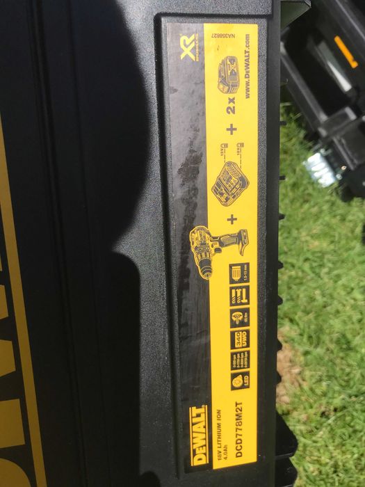 Ящик Dewalt для шуруповертів,для акумуляторів на 4-5Ан, оригінал