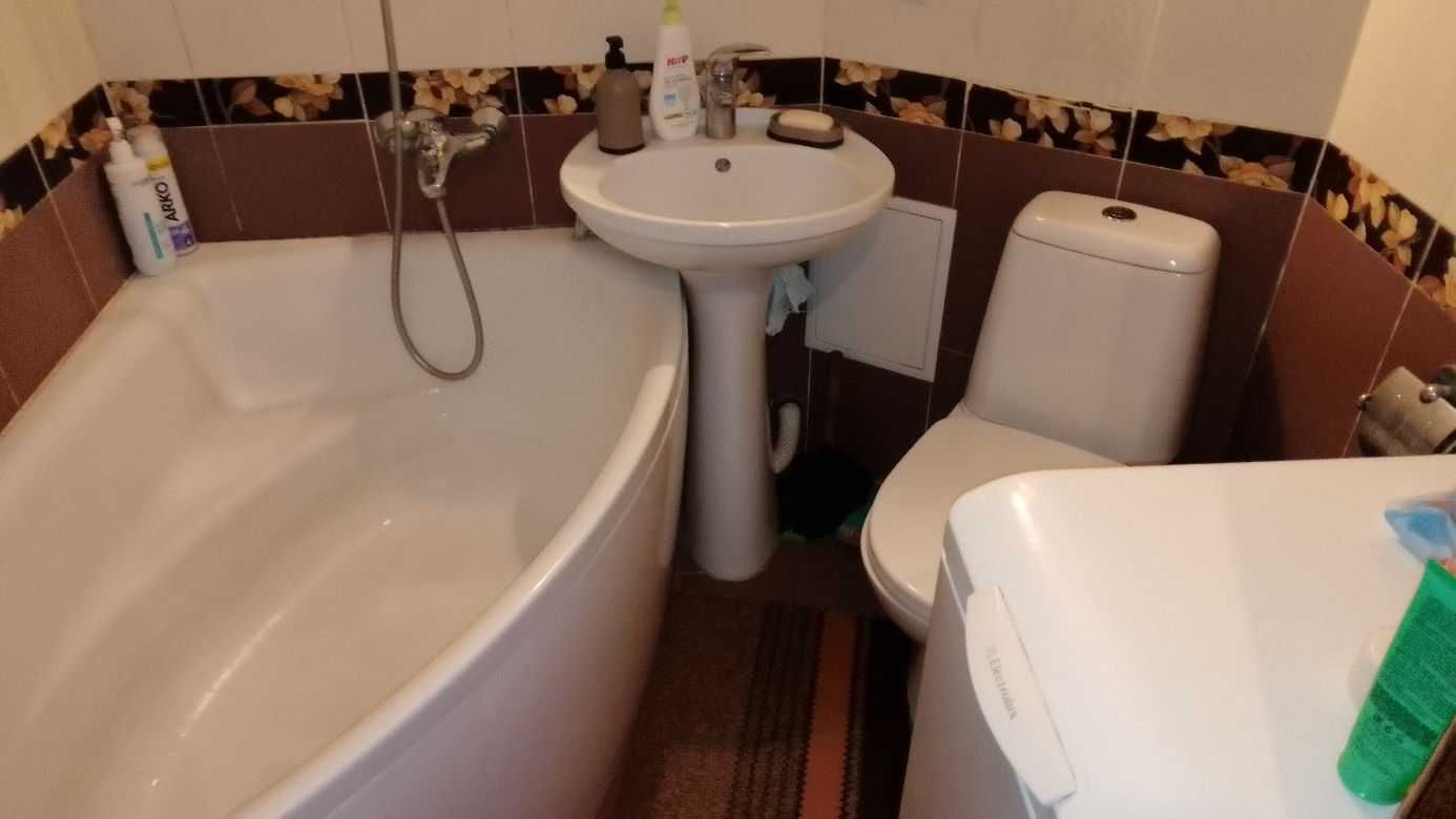 Продам двосторонню двокімнатну на Кубанській Україні (Жукова), 19.