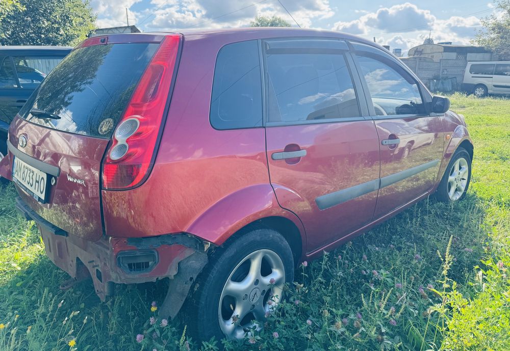 Продам Ford Fiesta 2006 рік 1.3 Бензин після ДТП!