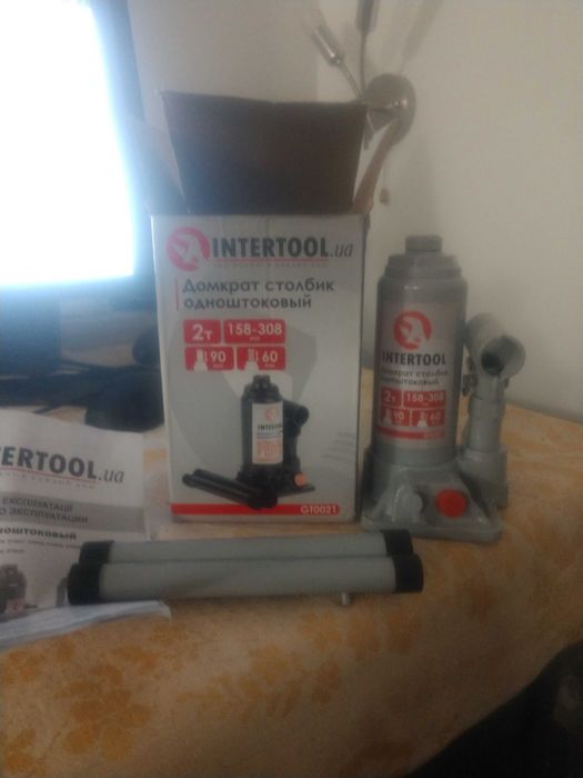 Домкрат стовпчик одноштоковий 2 т INTERTOOL GT0021