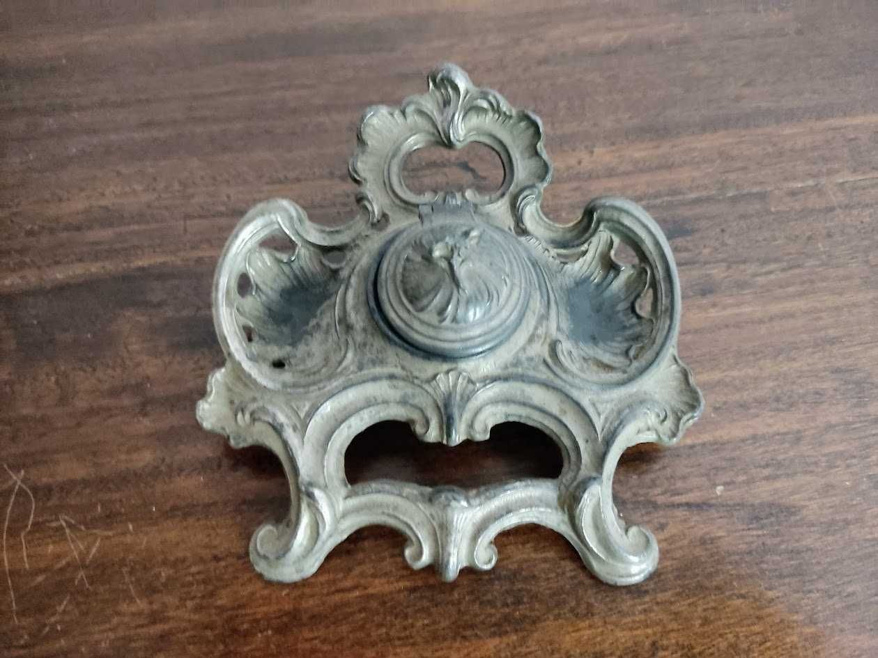 Antigo tinteiro de caneta em metal vasado