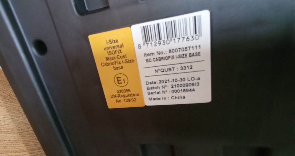 Детское автокресло с базой  Maxi-Cos CabrioFix i-Sizei