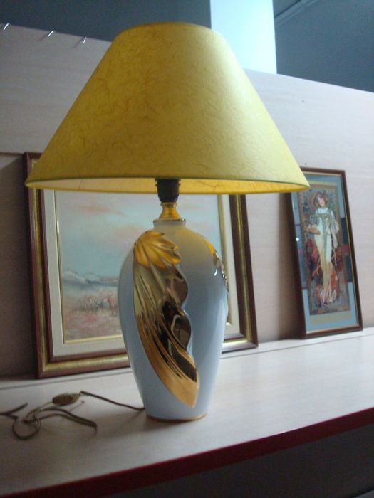 Candeeiro único em porcelana fina