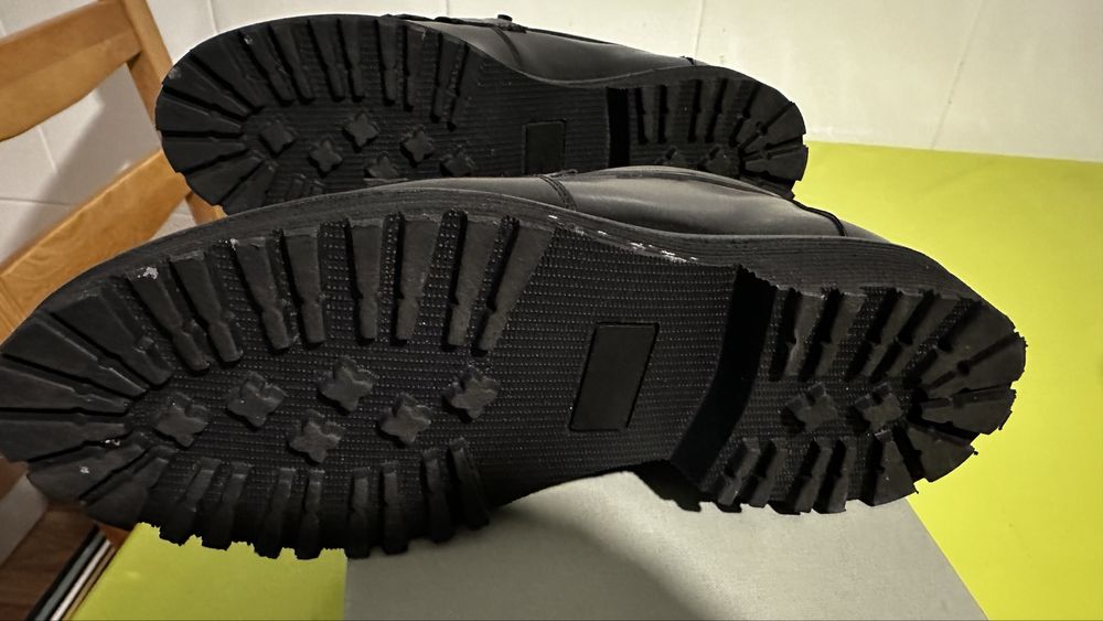 Sapatos em pele
