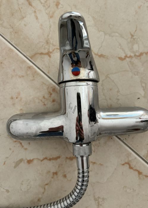 2 Torneiras com chuveiro