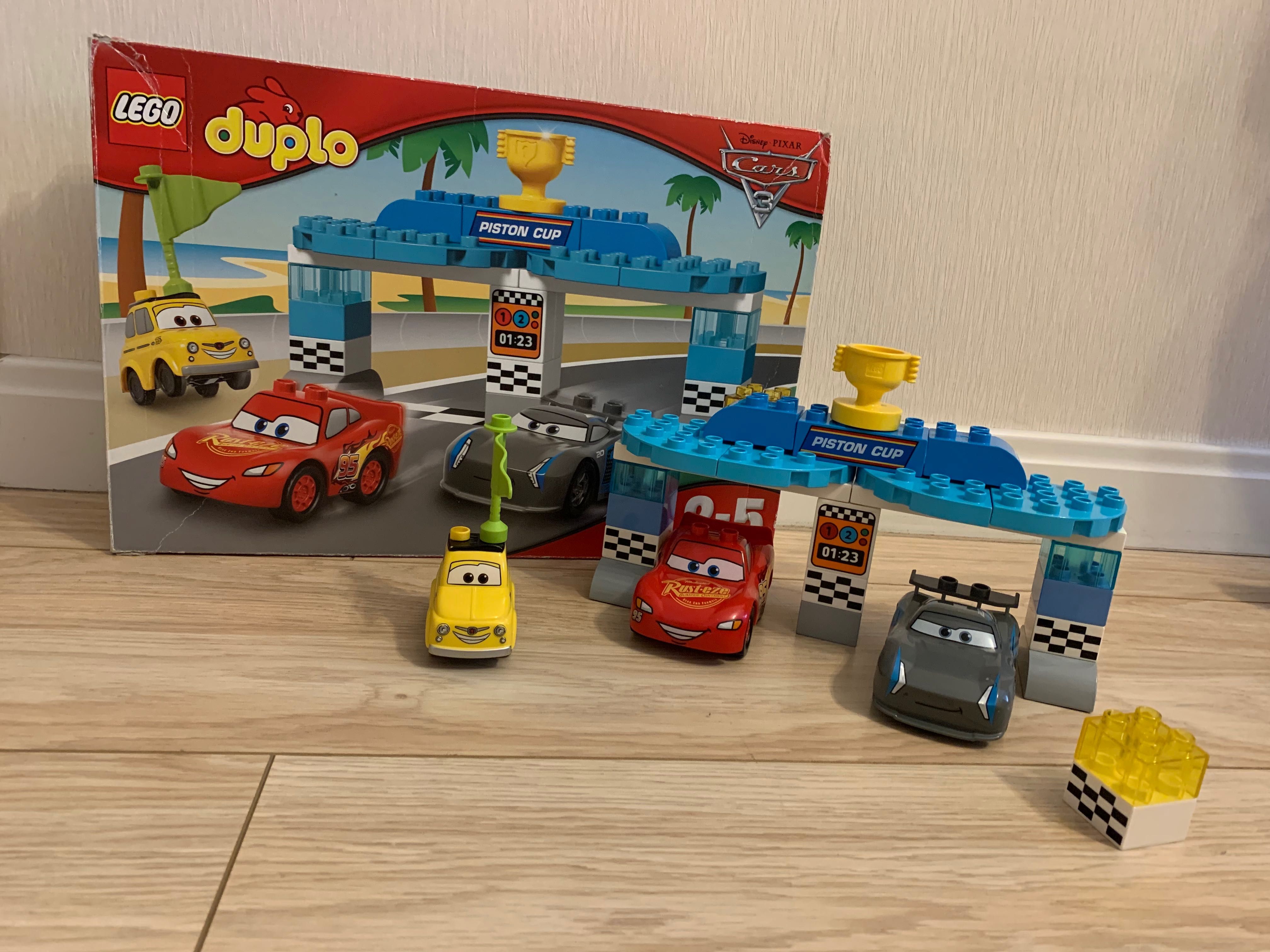 LEGO Duplo 10857 Wyścig o Złoty Tłok Zygzak McQueen