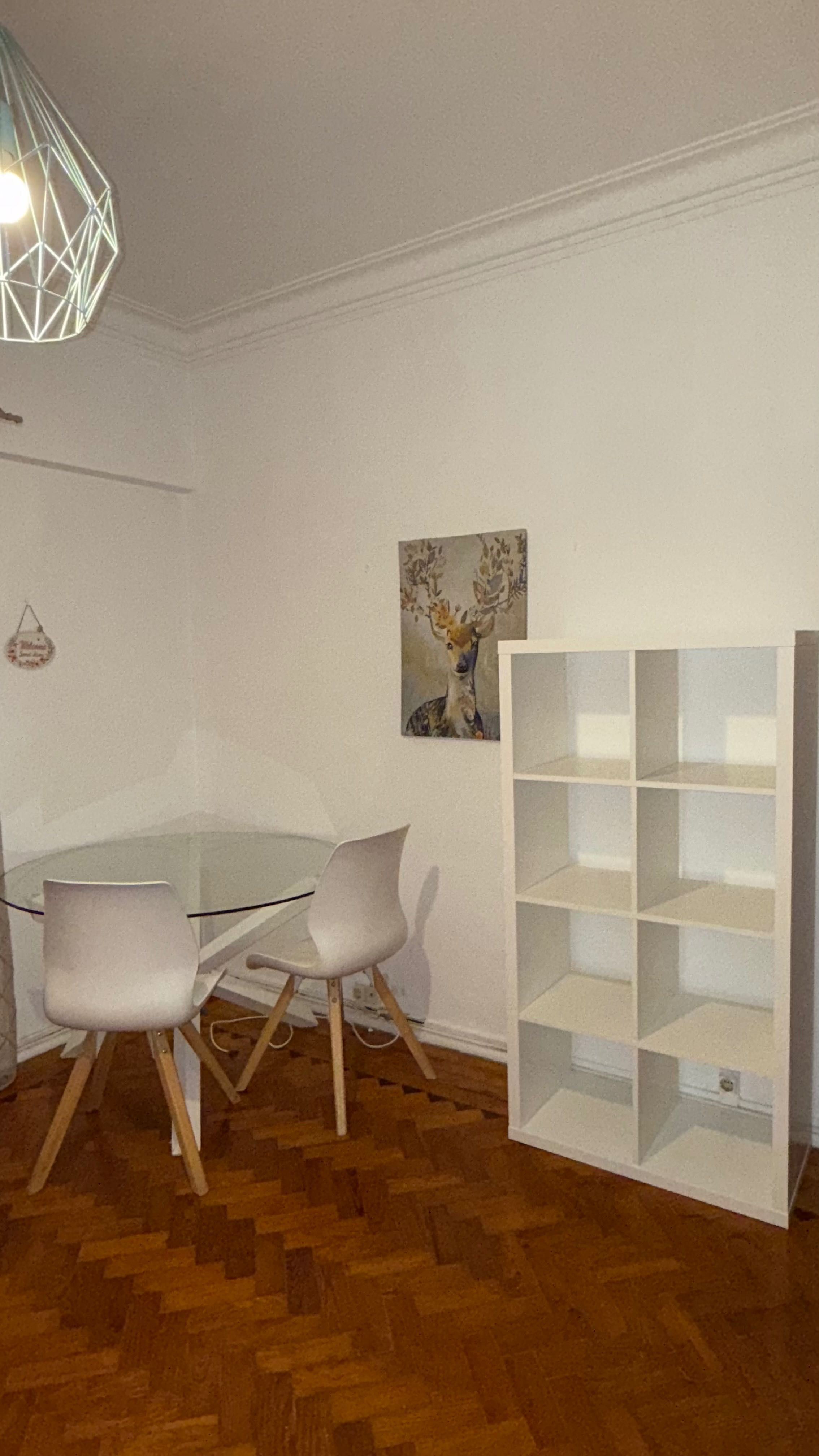 Quarto para senhora em algés