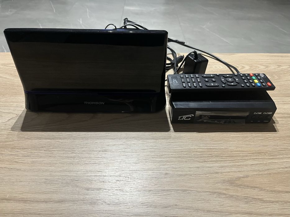 Zestaw wzmacniacz antena THOMSON + dekoder z pilotem LTC