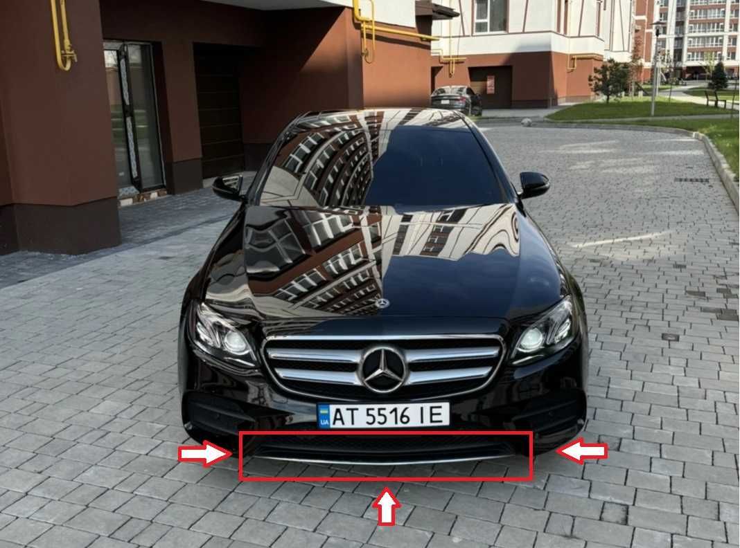 Хром накладка переднього бампера Центральна Mercedes W213 2016-2020 р