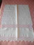 Cortinados de linho com aplicação de renda