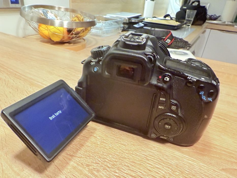 Canon EOS 60D + obiektyw Sigma 2.8 DC 17-50 EX HSM