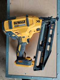 DeWalt Gwoździarka  16GA 18v dcn660