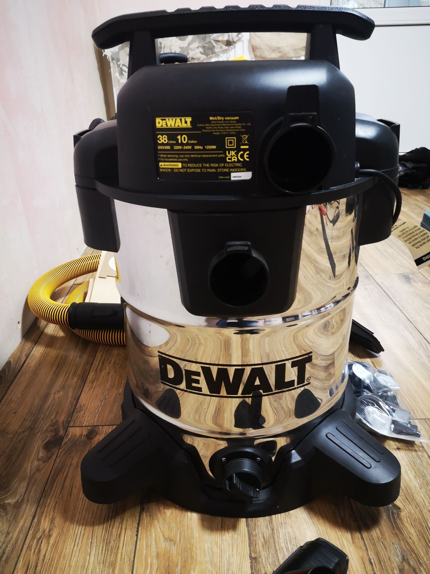 Потужний новий будівельний пилосос з функцією видуву DeWalt DXV38S