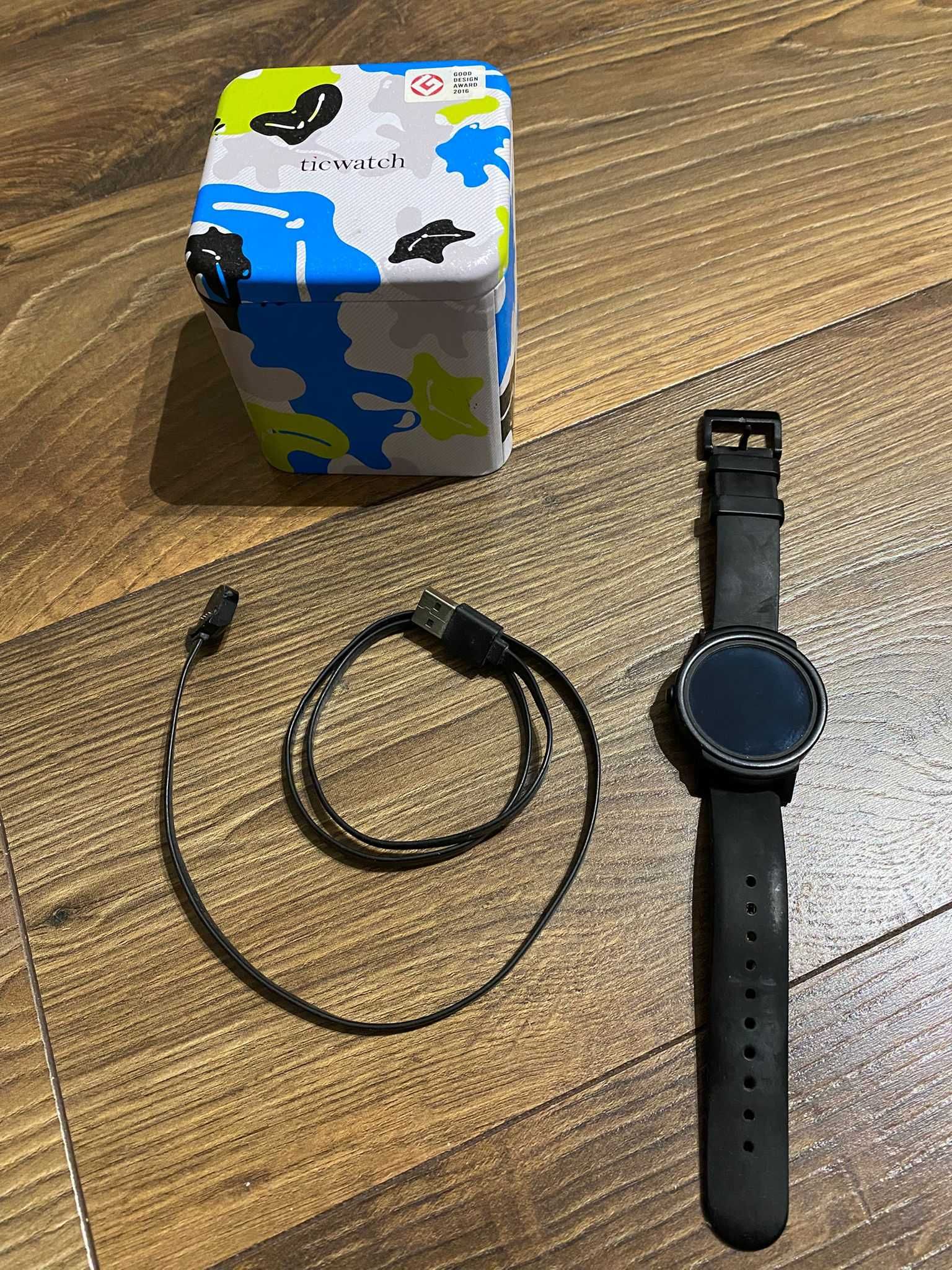 Smartwatch Ticwatch E Shadow WF12086 Czarny