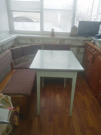 Продам кухонный стол