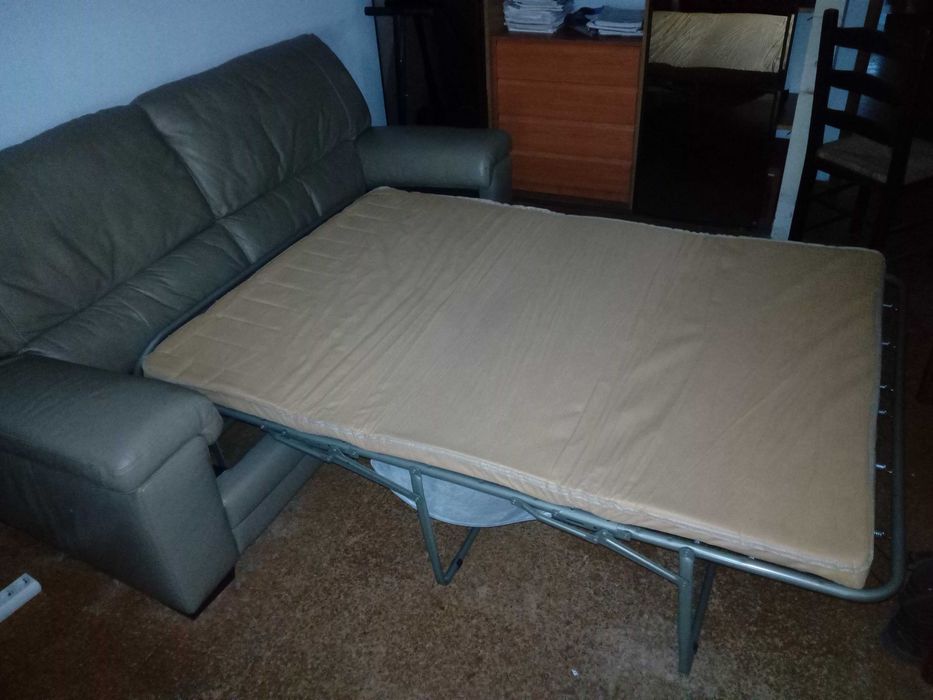 Sofá cama quase novo marca  chateau d. Ax.