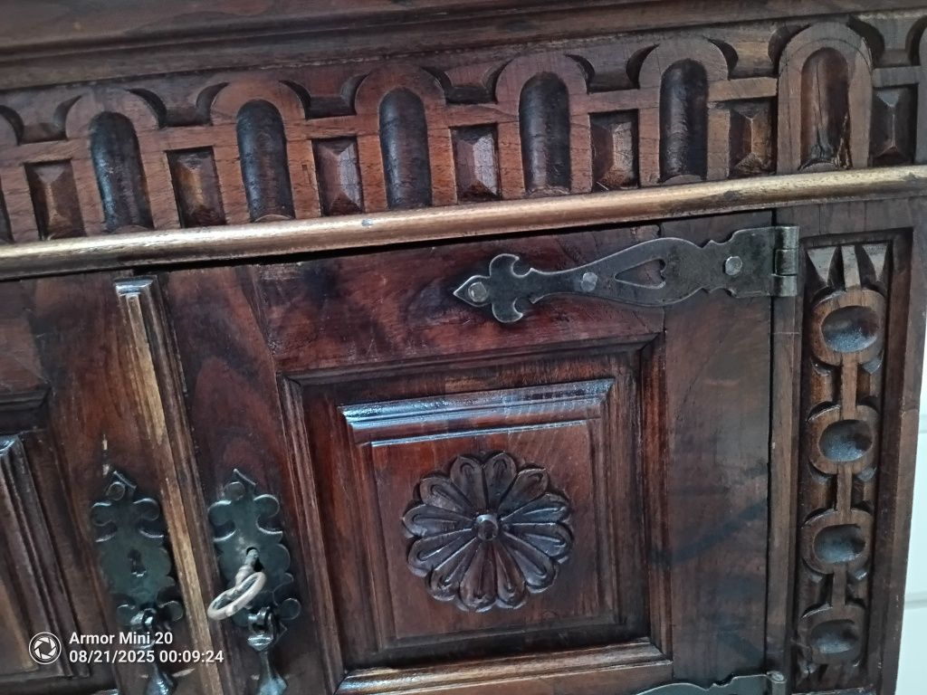 Vendo armário em madeira