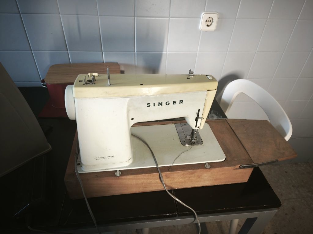 Maquina costura elétrica Singer