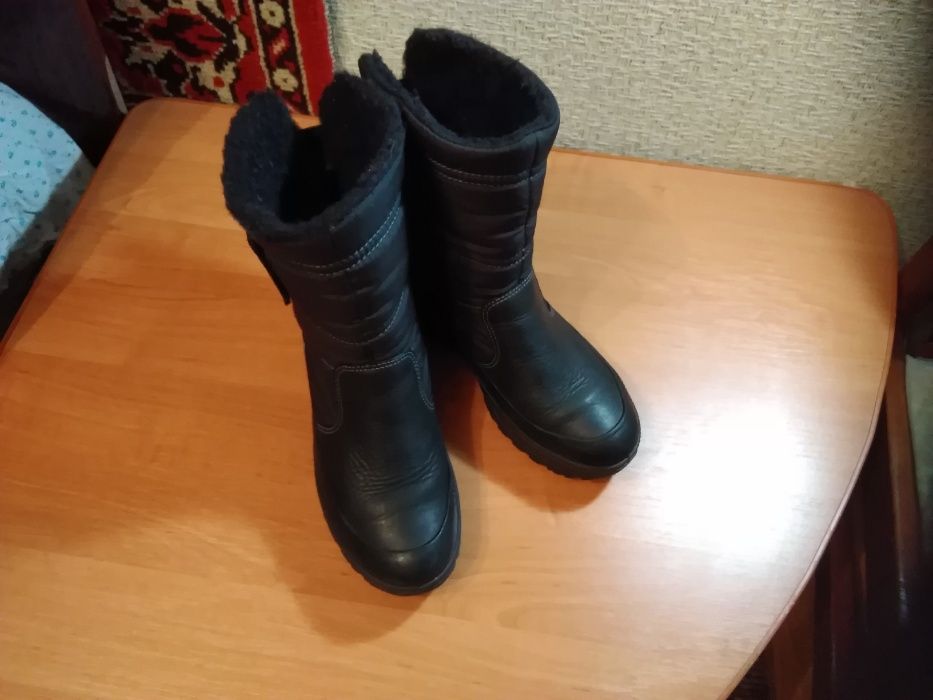 Продам зимние сапоги Ecco