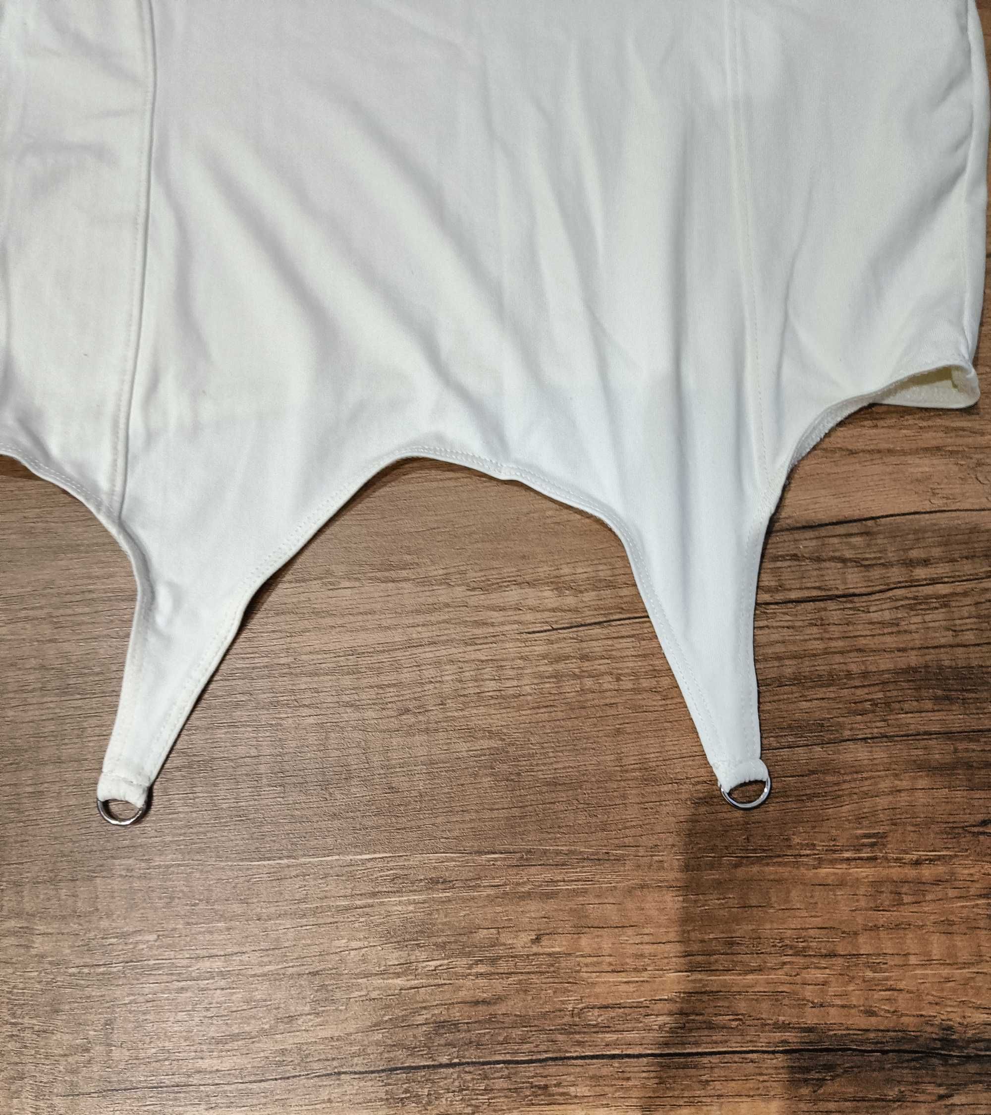 Crop top damski biały Bershka L 40