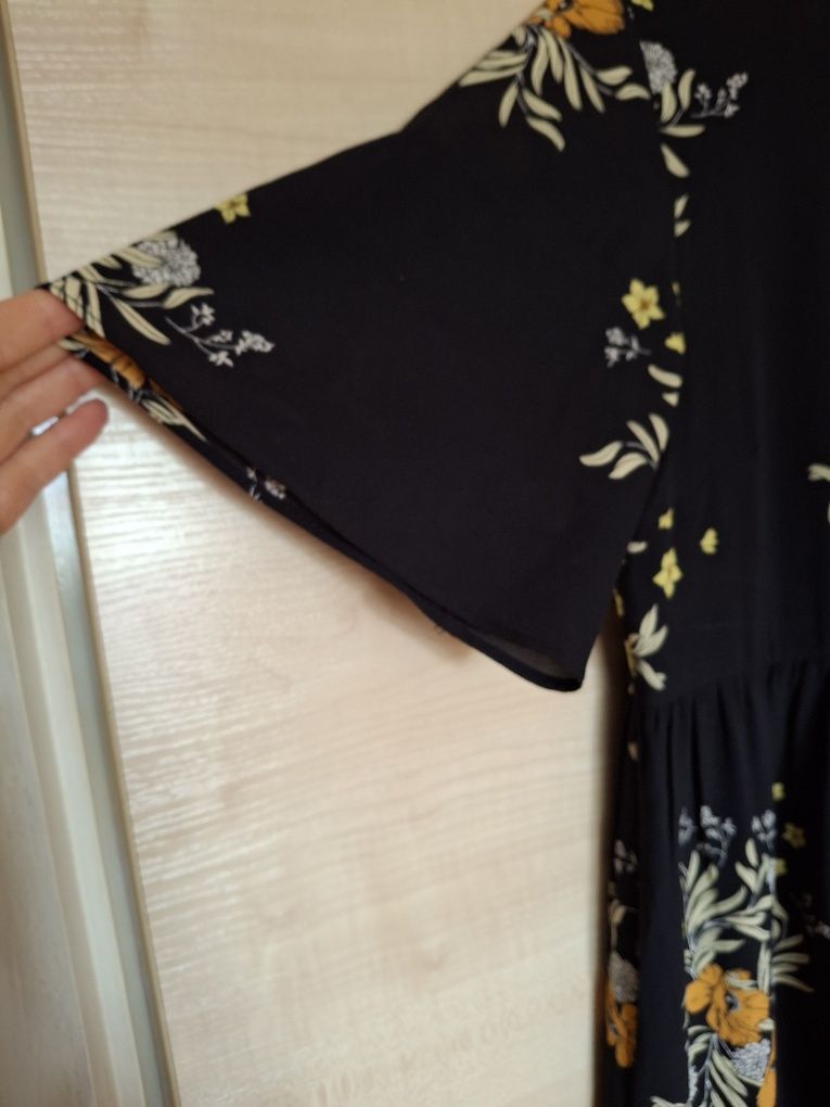 Czarna sukienka w kwiaty Zara basic, roz. M