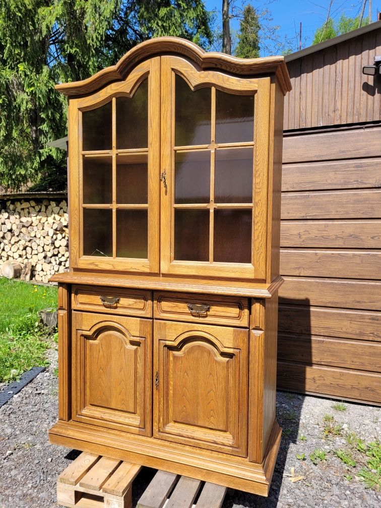 Klasyczna witryna dębowa – solidna, elegancka