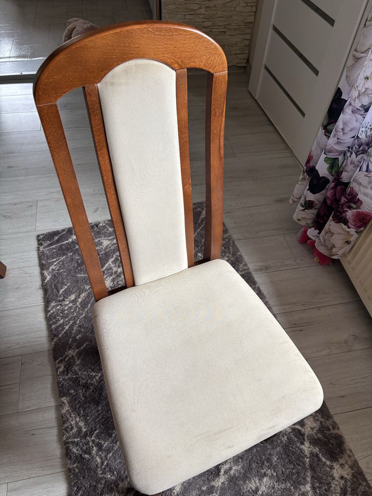Stół oraz 5 krzeseł