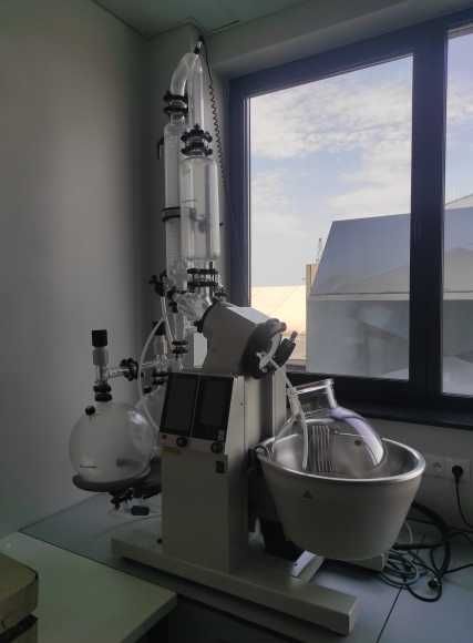 Próżniowa wyparka rotacyjna z systemem próżniowym