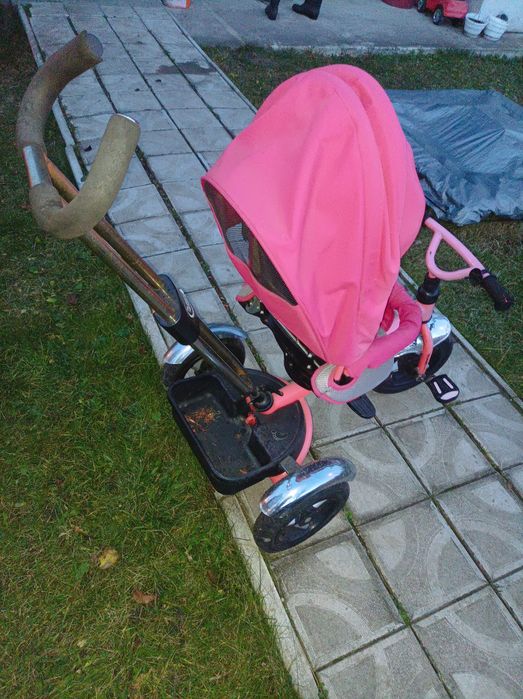 Велосипед-коляска для малої дитини.