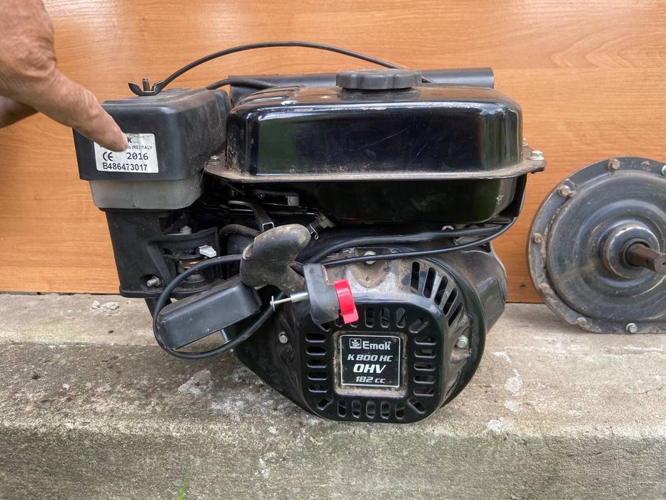 Мотор бензиновий