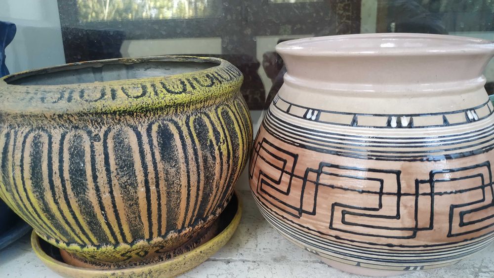 Кованная подставка для цветов и вазоны