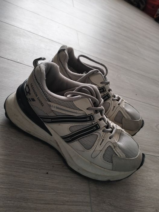 Продам кросівки стан нових