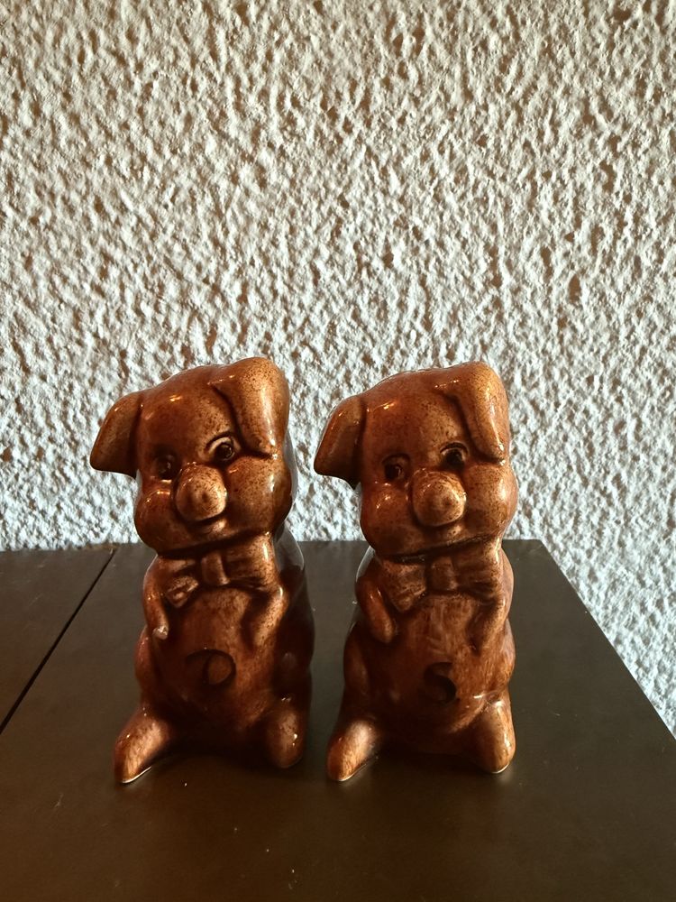 Saleiros com o formato de porquinhos