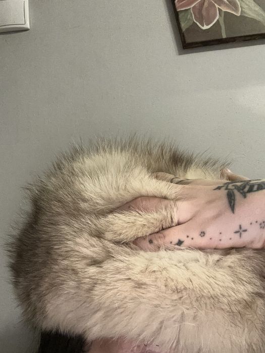 puszysta czapka naturalna w jasnym kolorze