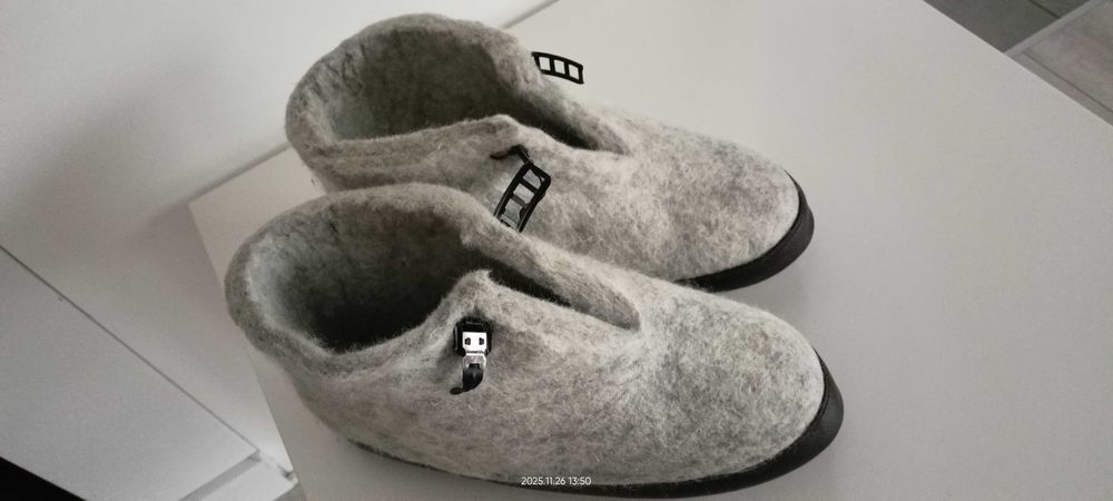 Tova Norsk Husflid 100% wełny merynosa kapcie bambosze norweskie 43