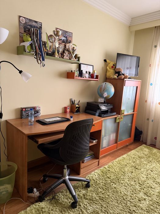 Quarto completo juvenil - camas, secretária e arrumação