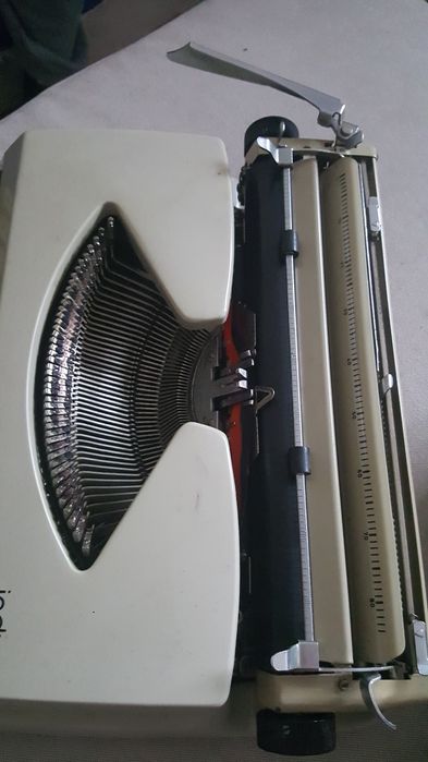 MÁQUINA DE escrever antiga