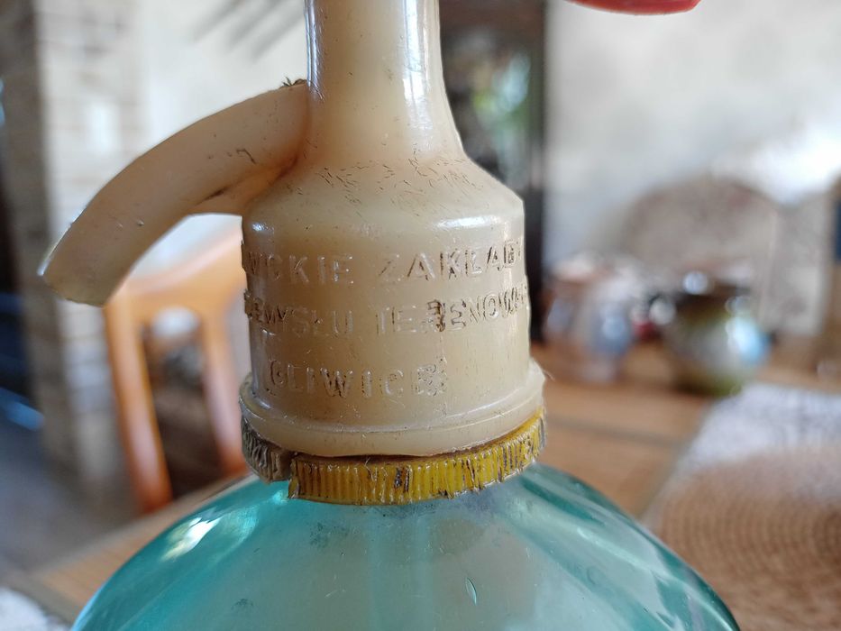 Stary szklany syfon z lat 70 PRL z etykietą