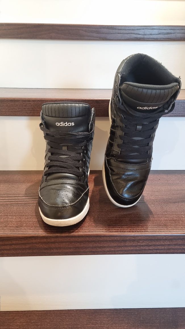 Кросівки Adidas Снікерси 40 р