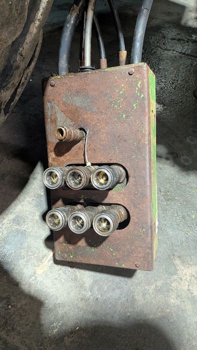 Ładowacz czołowy tur John Deere 245, 1640,2140,2250,2850