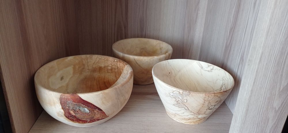 Тарілки, миски з дерева
